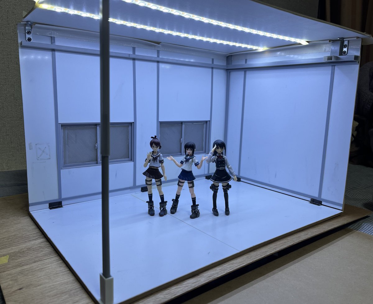 #これを見た人は無言で去年の12月の画像を貼る
1/12プレハブジオラマベース1周年