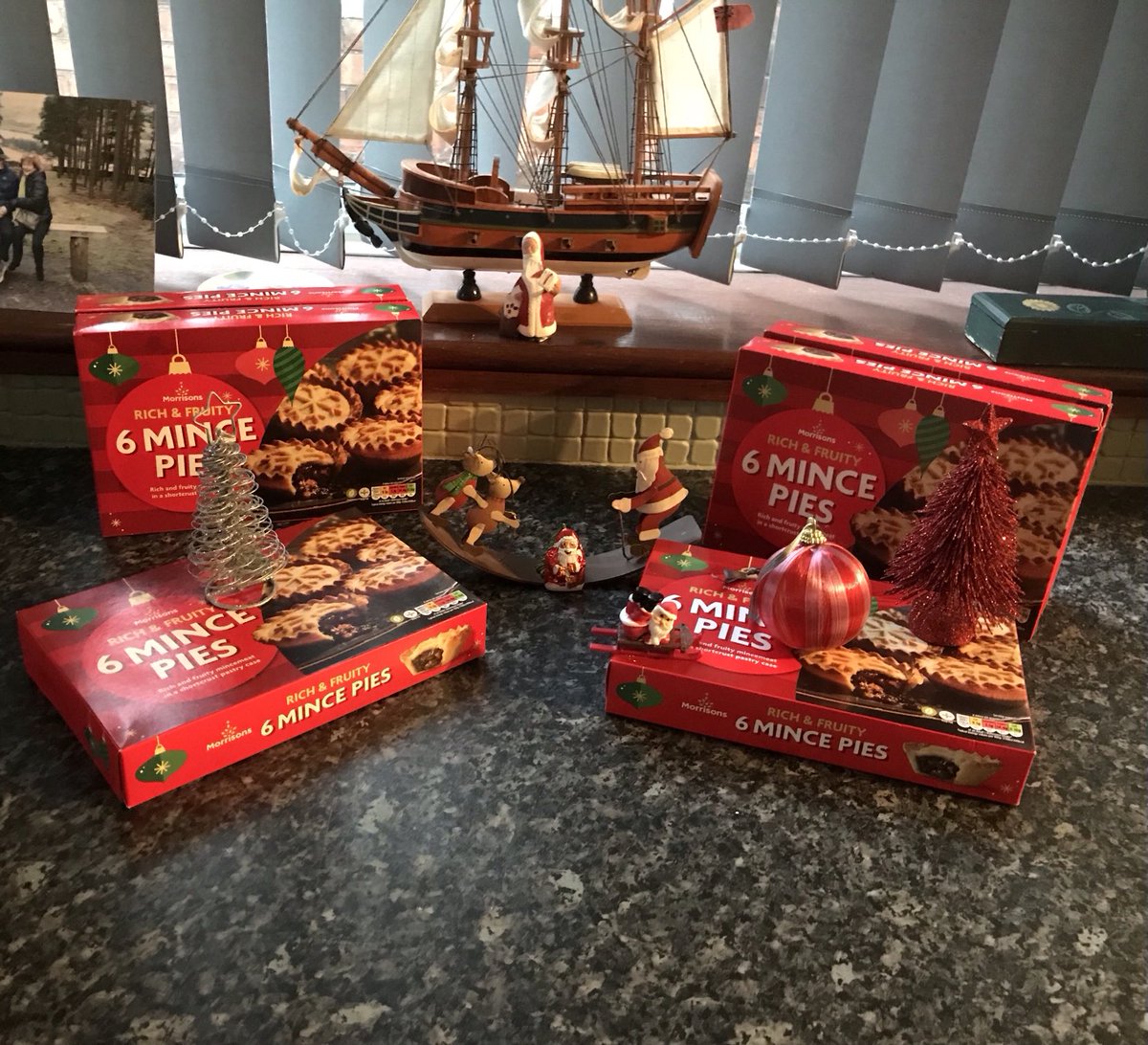 vivelabfrance's tweet photo. Day 7 of 12 days of Christmas giving
7 Selection boxes 
⁦@emsyorkshire2⁩ https://t.co/ysh14cj9S6