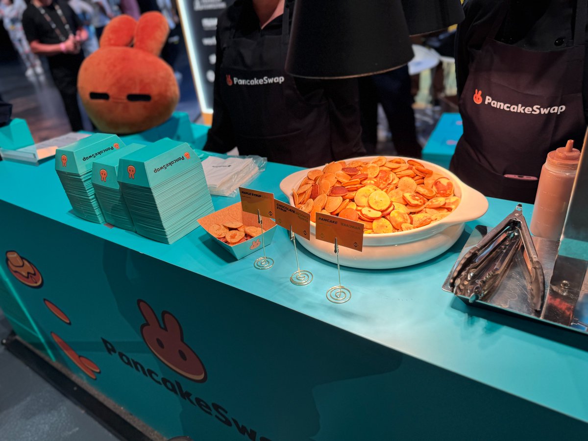 PancakeSwap's tweet image. Day 1 at #BinanceBlockchainWeek: Pancakes everywhere 🥞🥞🥞

Hundreds of pancakes served, just as many pieces of merch given out, and just as many touched our grass 👀

Missed us today? Come back tomorrow, we’re reloading pancakes and merch