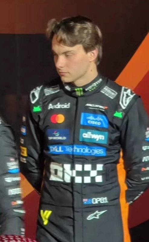 oscarsslando's tweet image. depressed but hot