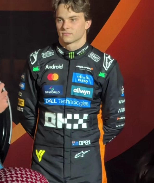 oscarsslando's tweet image. depressed but hot