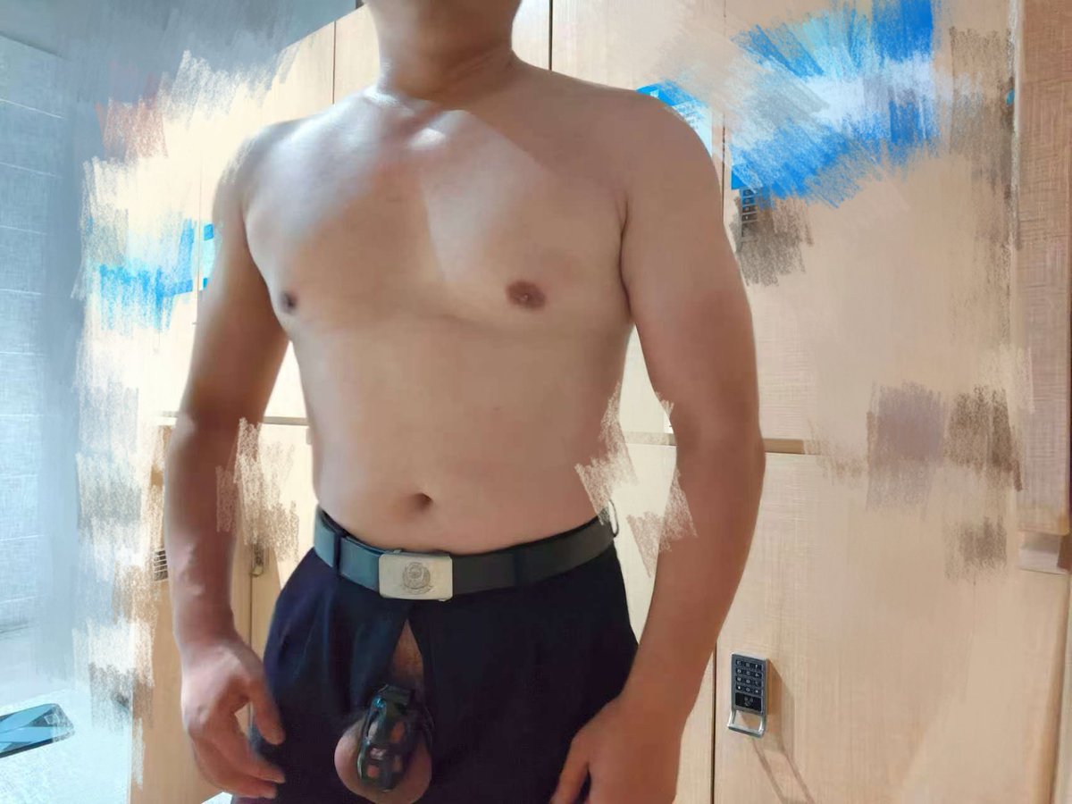 👮犬的大胸和大…