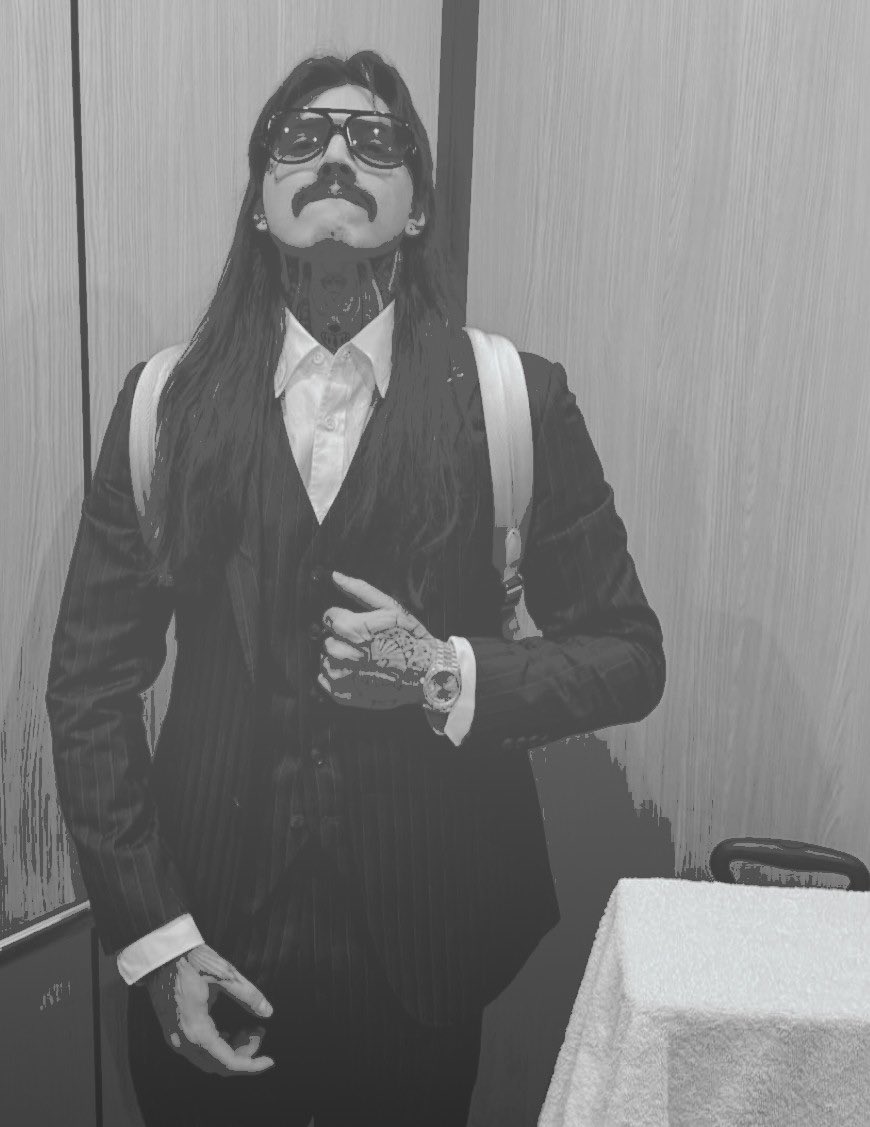 DlRTYDOM's tweet image. first class.