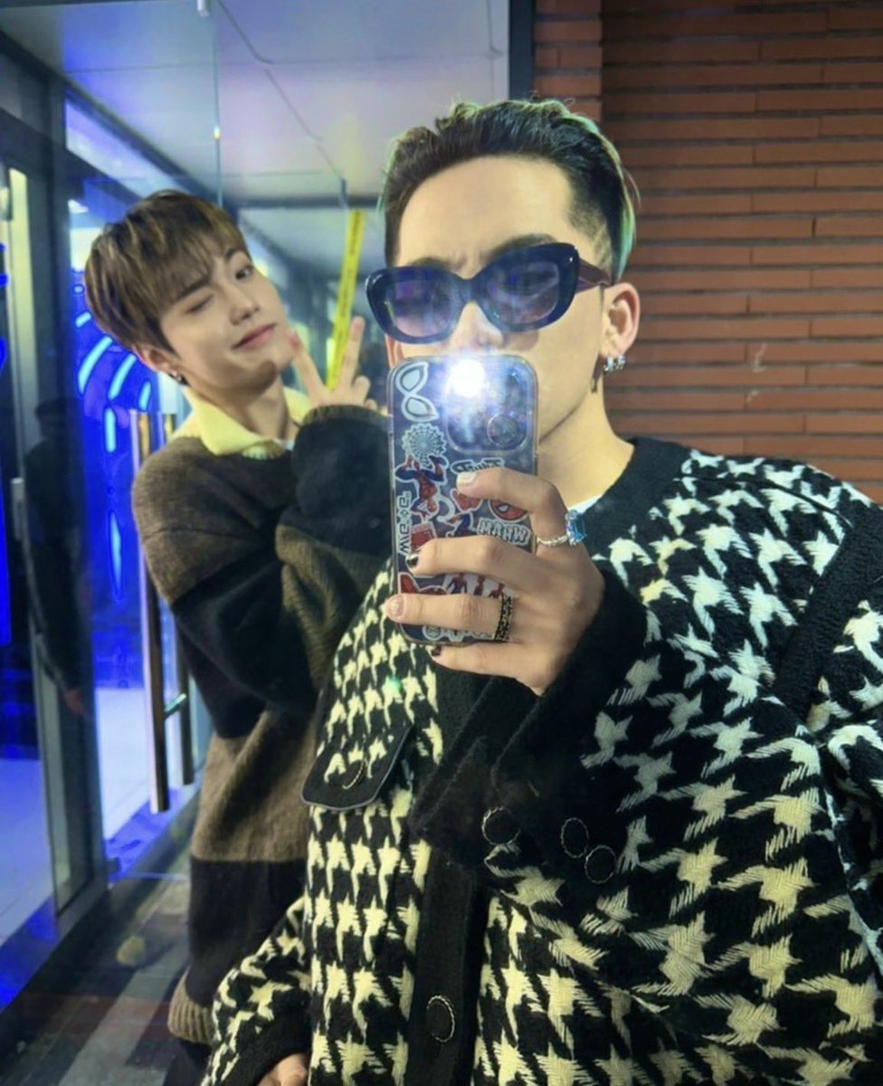 treasuremembers's tweet image. 내 영원한 동생 도영이 생일축하한돠아아아아아아ㅏ앙ㅇ 와 이번 축하로 드디어 너 생일 10번째 축하해주네 🥹🤩 10년 동안 철없는 형 옆에 같이 있어줘서 너무 고생 많았고 앞으로도 잘 부탁한당💜💜💜 내 학교 후배이자 네이버후드이자 입사동기이자 제일 아끼는 동생 도영아 누구보다 행복하고 너가…