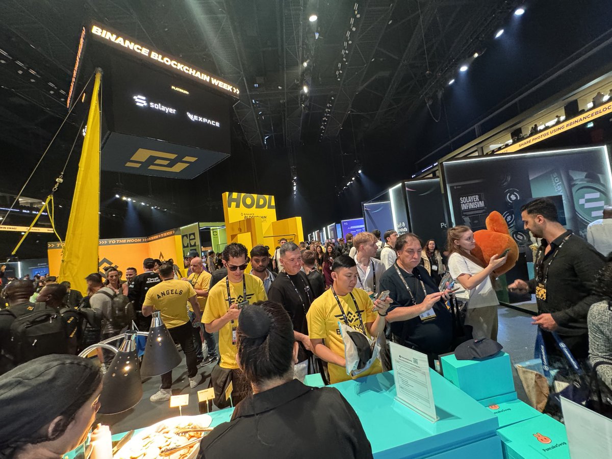 PancakeSwap's tweet image. Day 1 at #BinanceBlockchainWeek: Pancakes everywhere 🥞🥞🥞

Hundreds of pancakes served, just as many pieces of merch given out, and just as many touched our grass 👀

Missed us today? Come back tomorrow, we’re reloading pancakes and merch