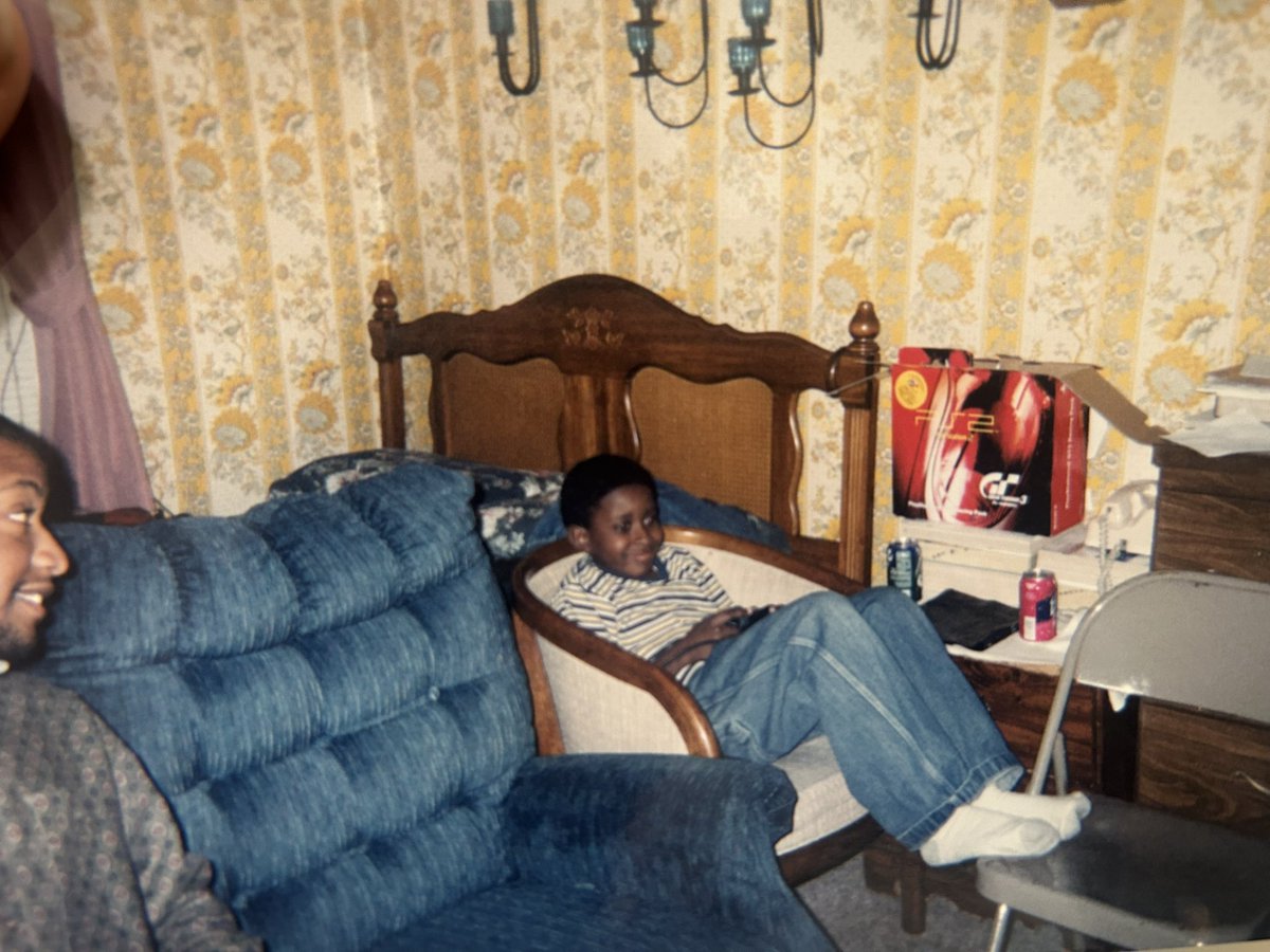 Happy 30th Anniversary <a href="/PlayStation/">PlayStation</a> <a href="/SonyElectronics/">Sony Electronics</a> 
Throwback with the  Playstation 2  Gran Turismo 3 Bundle