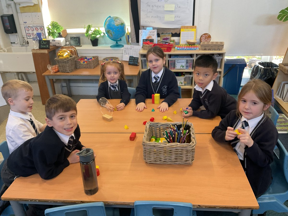 FPS_1_Giraffes's tweet photo. We love being mathematicians and exploring 3D shapes! #fpswmaths https://t.co/8xK2IX8JCK