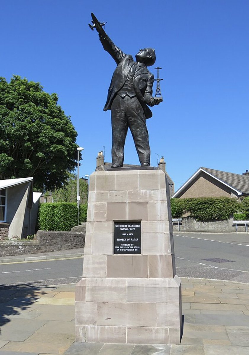 alecglen0's tweet image. This is statue of Sir Robert Alexander Watson-Watt, the man who won the 2WW ..  because he invented radar. This statue sits in a small square in the Angus city of Brechin.. is it not time he had some recognition in Edinburgh our capital ?