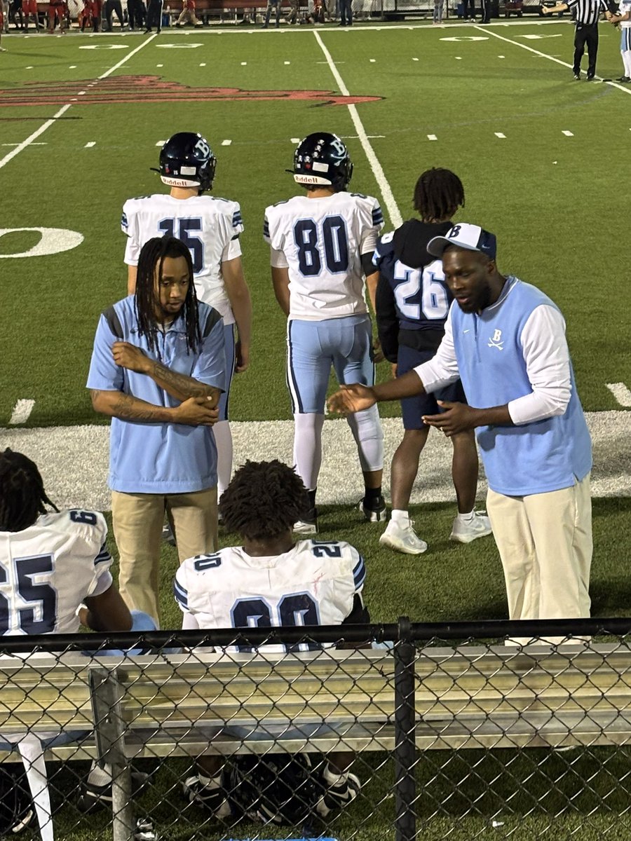 Coached by the best <a href="/AllDayAgholor15/">nelson agholor</a> and <a href="/joshyoungblood_/">Joshua Youngblood</a> 💪🏾🏈 One more ride… Senior Season Loading!