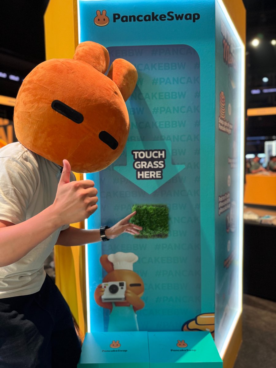 PancakeSwap's tweet image. Day 1 at #BinanceBlockchainWeek: Pancakes everywhere 🥞🥞🥞

Hundreds of pancakes served, just as many pieces of merch given out, and just as many touched our grass 👀

Missed us today? Come back tomorrow, we’re reloading pancakes and merch