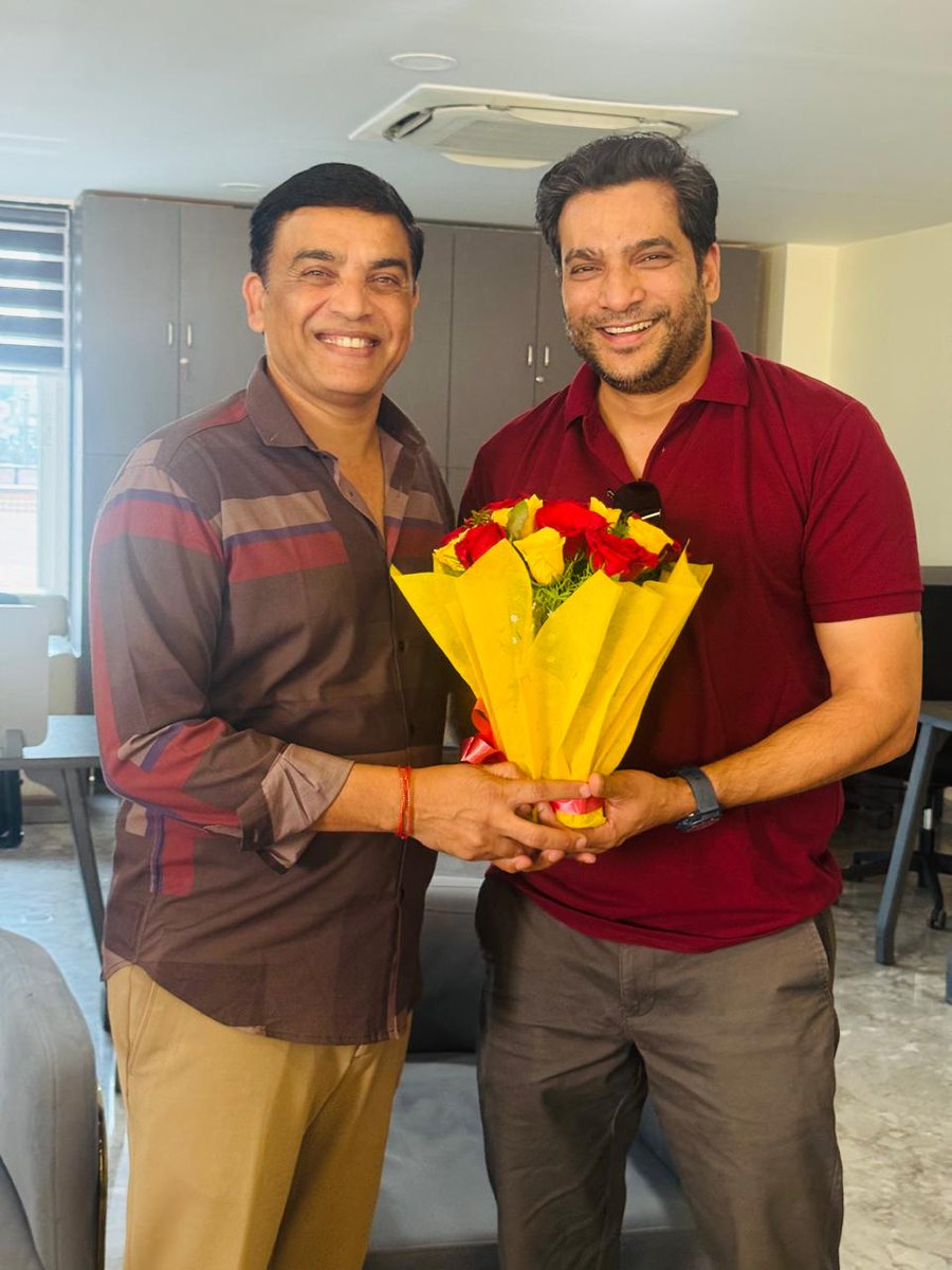 Joseph23231's tweet image. Dil Raju sir personally Chaitanya Jonnalagadda ni appreciate chesaru 🔥💥🔥💥