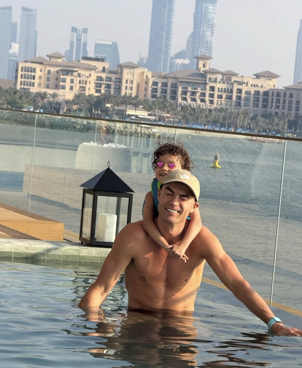 TouchlineX's tweet image. 📲 𝗡𝗘𝗪: Cristiano Ronaldo on Instagram.