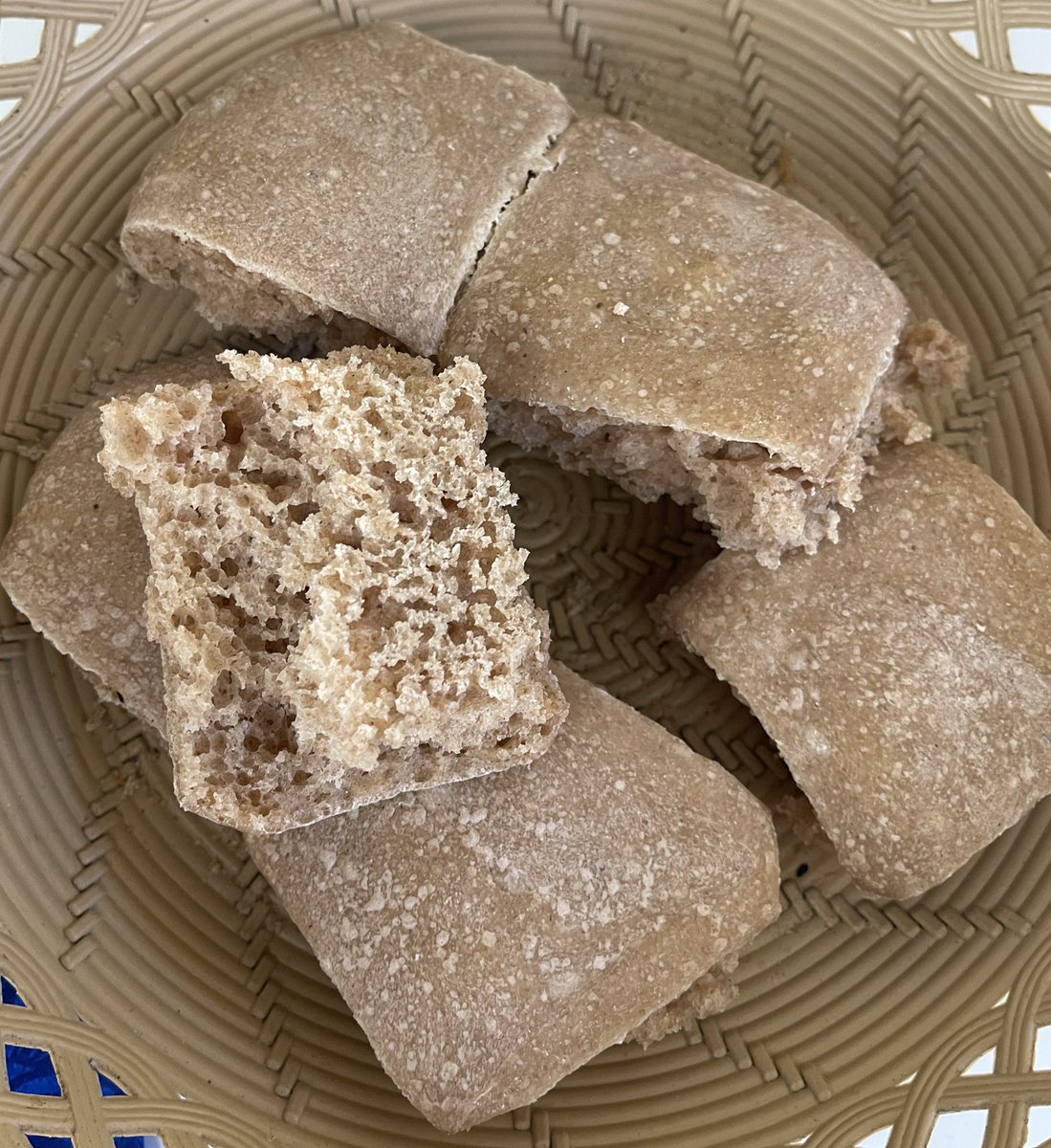 FxckingMaeve's tweet photo. El pan que dan en Cuba debería ser ilegal. ¿Ustedes creen que se pueda alimentar a tus hijos con esto?

#cuba https://t.co/WBrs6eqmUS