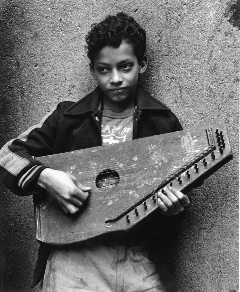 Il mondo e la tenerezza #WalterRosenblum Master of Photography
Mostra a #Milano del grande fotografo newyorchese figlio di immigrati ebrei rumeni. Il mondo e l'uomo che vive e appartiene, 110 foto original print, potente fotografia, lo sguardo dell'umano
shorturl.at/h0kRA