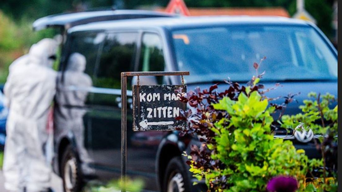 Zwaarbewapende teams bij boerderij in Witharen; arrestaties verricht