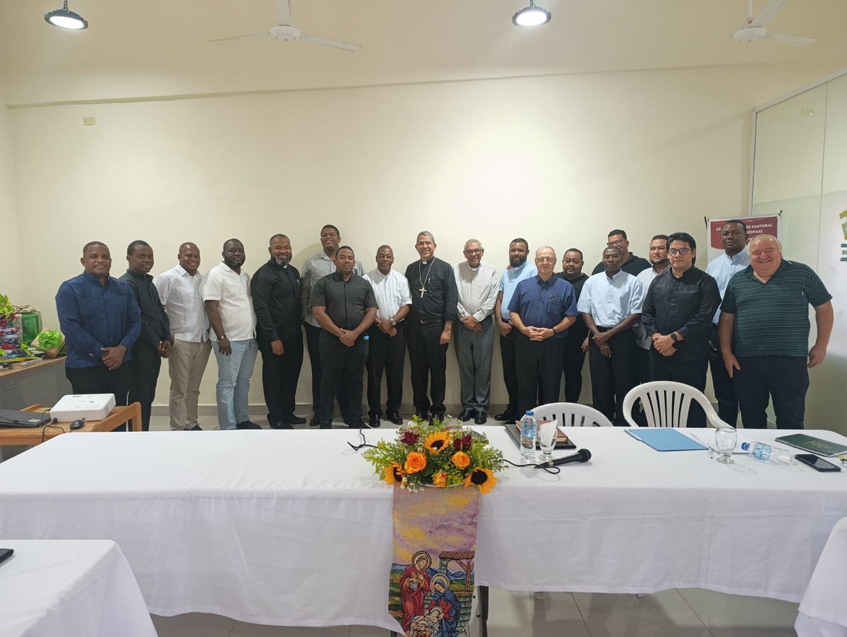 Arquidiocesisd's tweet image. ✨ Hoy, 3 de diciembre 2025, Mons. Carlos Tomás Morel Diplán, Arzobispo Coadjutor, sostuvo un diálogo fraterno con el clero de la Vicaría Territorial del Cristo de los Milagros (Bayaguana).👇Ver más
instagram.com/p/DRz8ulGiX_A/… 
#IglesiaSD #Bayaguana #Sinodalidad