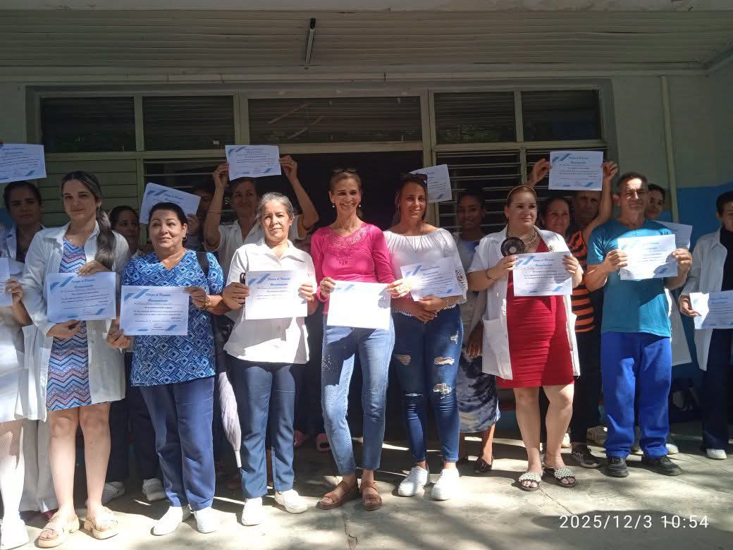 MiriamMartnezV6's tweet image. 🇨🇺 En este día de la medicina Latinoamericana el #CPopularSumidero reconoce el desempeño integral de todo el personal del Policlínico Ramón González Coro.
Gracias por sanar con sabiduría, paciencia y un ❤️ lleno de humildad.
 #PoderPopular #MinasDeMatahambre