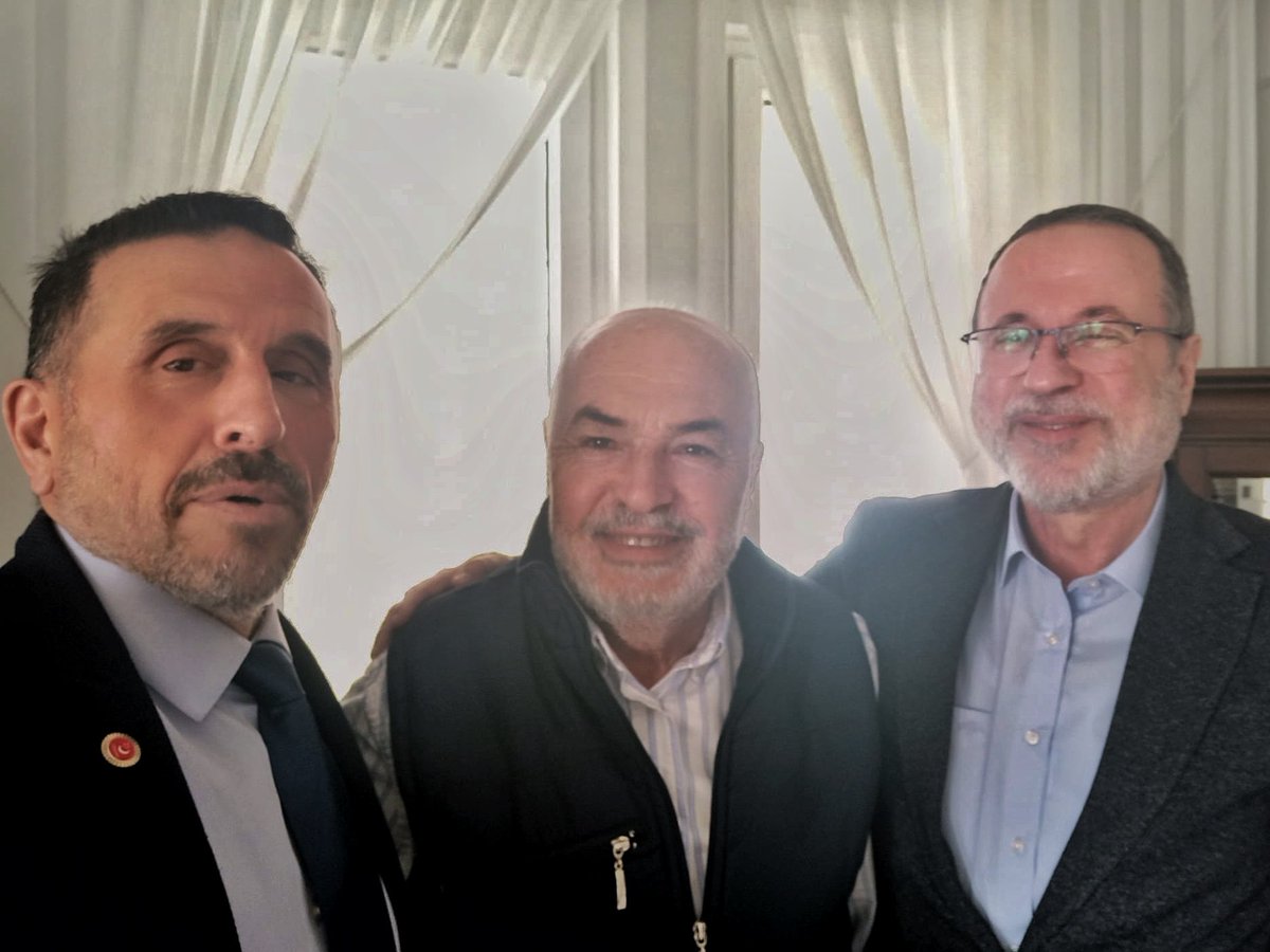 İlçe Başkanımız Hakan Gökcan ve beraberindeki heyet eski ilçe başkanlarımızdan Salih Birinci Beye nezaket ziyaretinde bulundular.

Nazik kabulleri ve hoş sohbetleri için teşekkür ederiz.