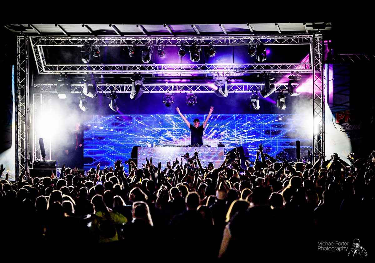 PRWeekender's tweet image. Don't forget to make sure that you're on the list...

Drop us your email, here: theprestonweekender.com

You'll get to know who's who, and what's what, first. 

See you on The Square, 2nd &amp;amp; 3rd May, 2026. 

The countdown is on...