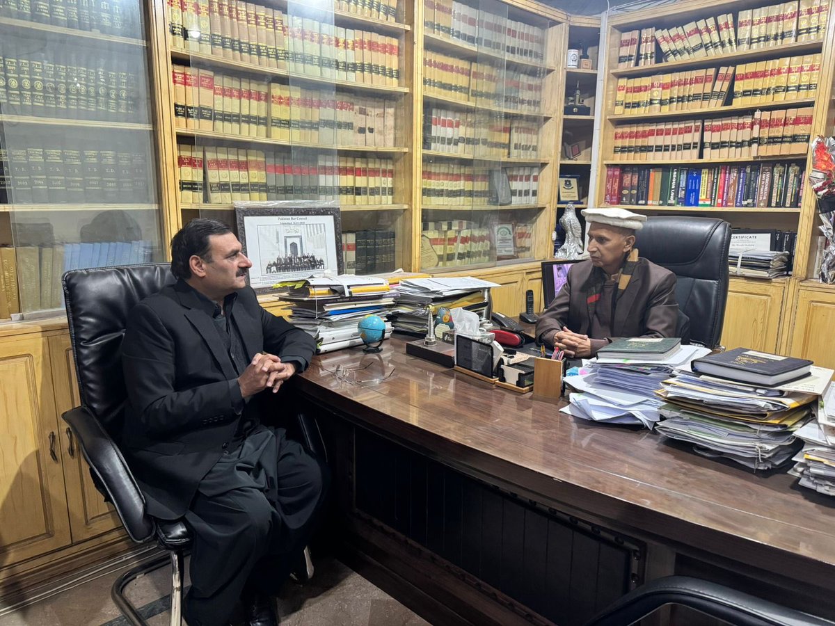 عمران خان کے وفادار ساتھی۔ہمارے بھائی اور حقیقی ایم این شُعیب شاہین سے  ُملاقات کی اور انکی خیریت دریافت کی۔ 
الحُمدللہ اُنکی طبیعت اب خاصی بہتر ہے۔سب  سےدرخواست ہے کہ دعا کریں اللہ تعالی ان کو مکمل صحتیاب کرے ۔ آمین