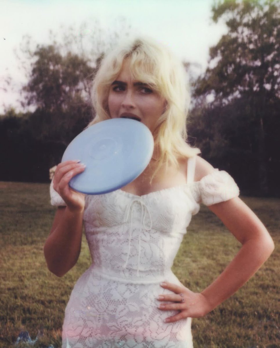 SCdailyupdates's tweet image. Sabrina Carpenter talks about “Man’s Best Friend”,

“I also like the idea that ‘Man’s Best Friend’ is a how-to guide, maybe, for some man out there on how to treat a woman,” she says, laughing. “There’s so much sarcasm in the album. More than people have been able to pick up on,…