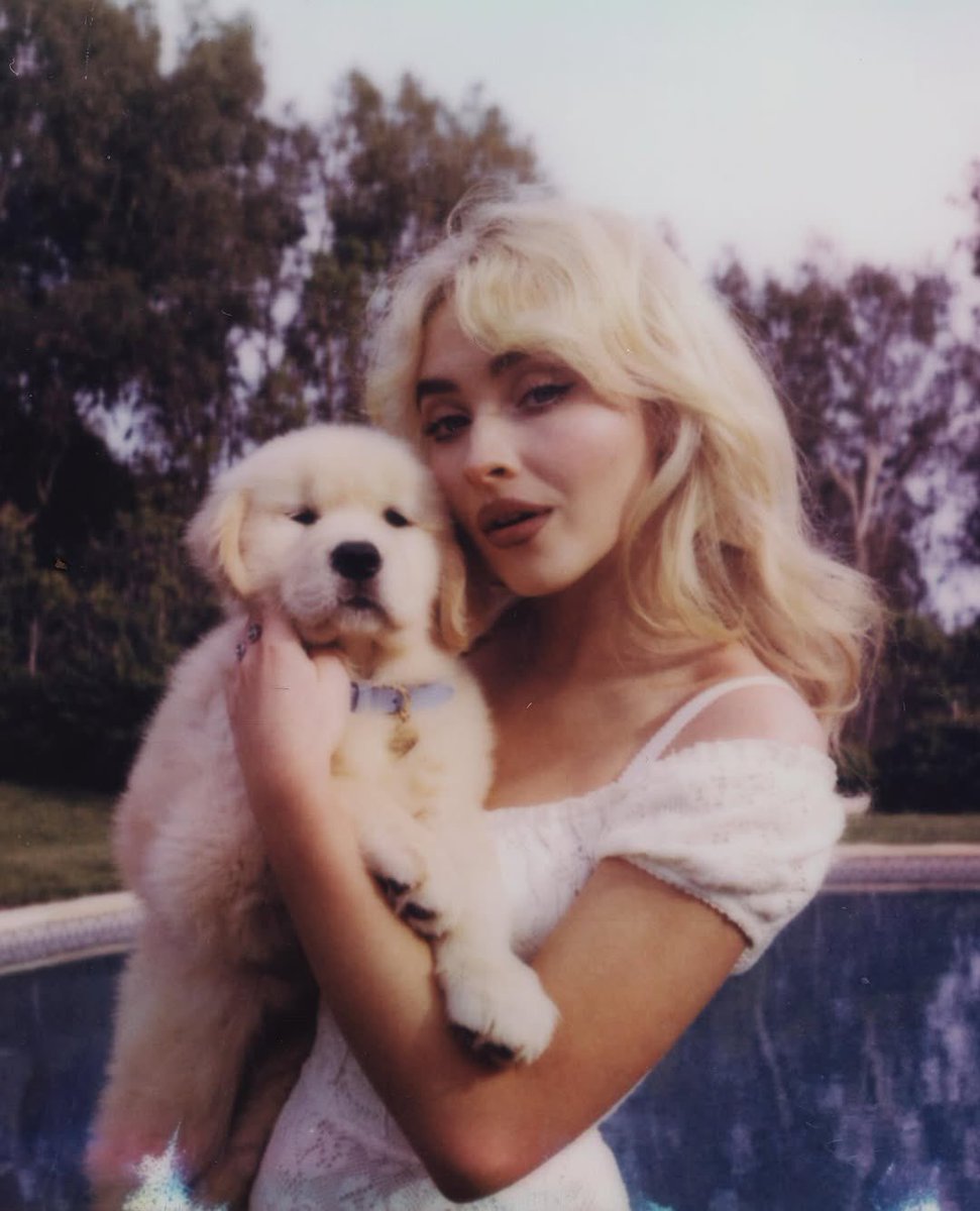SCdailyupdates's tweet image. Sabrina Carpenter talks about “Man’s Best Friend”,

“I also like the idea that ‘Man’s Best Friend’ is a how-to guide, maybe, for some man out there on how to treat a woman,” she says, laughing. “There’s so much sarcasm in the album. More than people have been able to pick up on,…