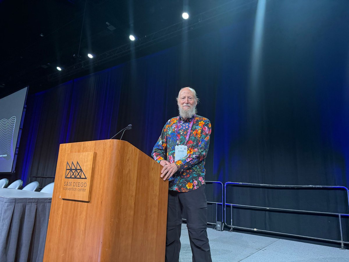 NeurIPSConf's tweet image. Rich Sutton takes the stage this morning to open our invited speaker series. The pioneer of reinforcement learning brings decades of insight to NeurIPS 2025. blog.neurips.cc/2025/09/18/inv… #NeurIPS2025 #NeurIPSanDiego