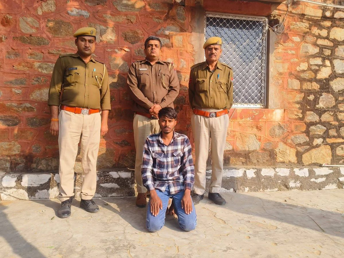 राजस्थान के डीडवाना में "बाबासाहेब अंबेडकर" जी  की मूर्ति क्षतिग्रस्त करने वाले जातिवादी गुण्डे "फिरोज खान" को पुलिस ने गिरफ्तार किया !!