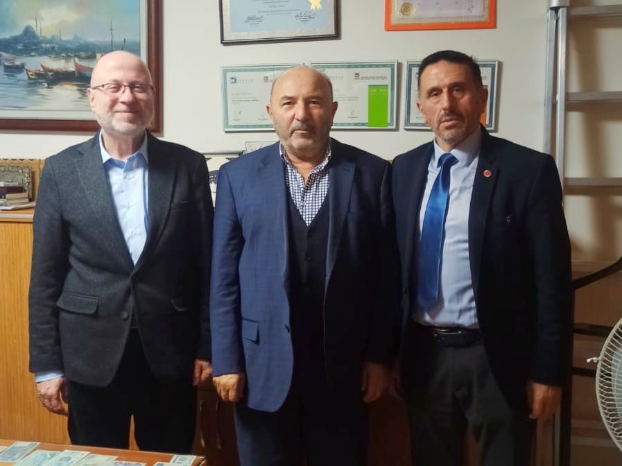 İlçe Başkanımız Hakan Gökcan ve beraberindeki heyet eski ilçe başkanlarımızdan Şahin Soylu Beye nezaket ziyaretinde bulundular.

Nazik kabulleri ve hoş sohbetleri için teşekkür ederiz.