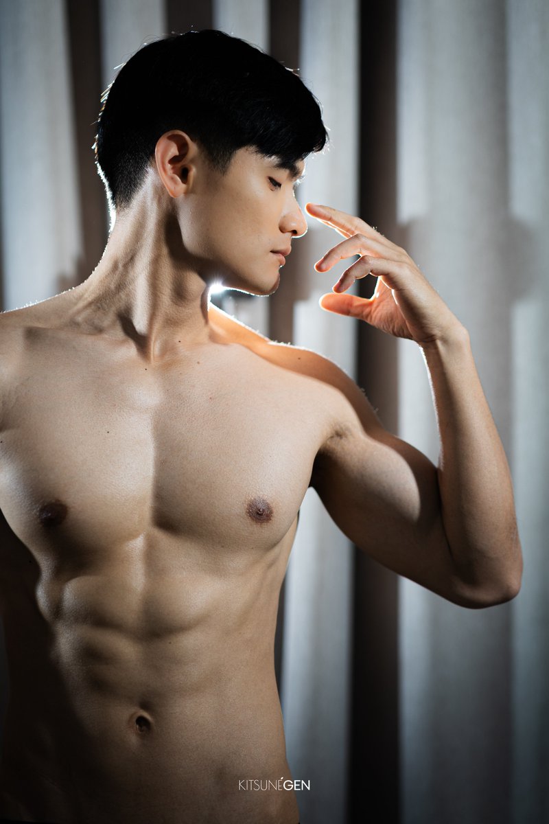 Kitsune_Gen's tweet photo. Tadapet #BodyBuilder

#KitsuneGen  #MinimalConfidence #ArmaniExchange #MaleModel #BodyArchitecture #ThaiModel  #ModernMuse #ArtOfSimplicity https://t.co/uYJz86Rbm5