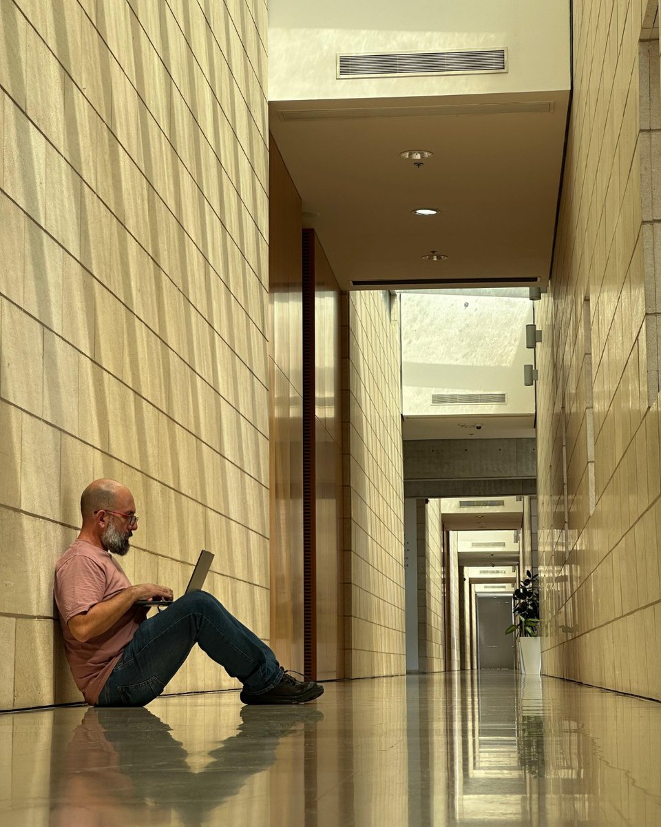 AizenTal's tweet image. כותב בכל מקום.