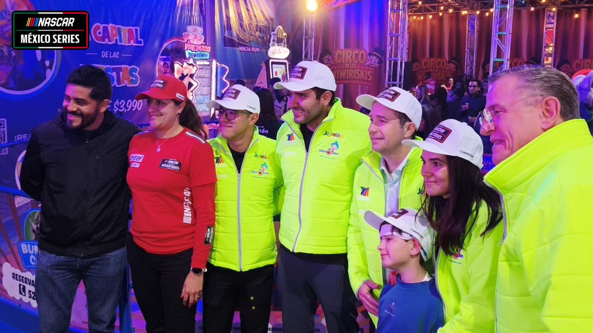 NASCARMex's tweet photo. Se inauguró la #VillaJuguetón del @JuguetonAzteca y NASCAR México Series estuvo presente🎁

Recuerda que a partir de hoy, puedes acudir a las instalaciones de @Azteca para dejar un juguete y tomarte la foto con nuestro auto🧸👑

#NASCAR #NASCARMéxico #NASCARMex https://t.co/0qJ0rdGAz6