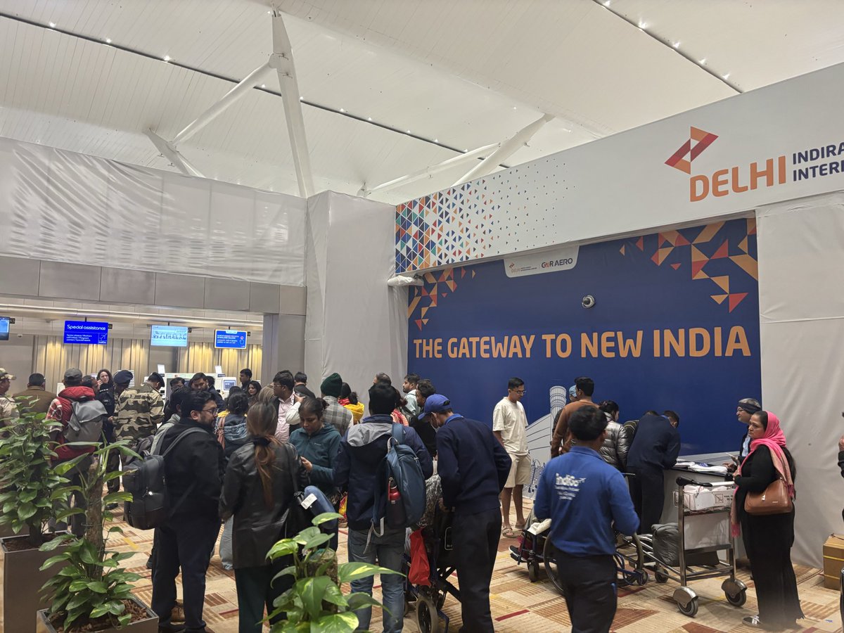 theserenedoc's tweet photo. Scenes at airport because of similar reasons https://t.co/JFnSf0Uh9O