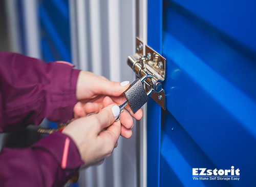 ezstorit's tweet image. 🔒✨ Is your storage unit truly secure? Dive into our blog for all the details and get the peace of mind you deserve: ow.ly/fuAS50USkIB 

Plus, effortlessly compare and reserve your perfect storage solution ow.ly/FQ0I50USkIF
