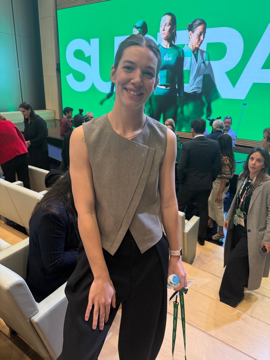 🟢La jugadora internacional de las #Guerreras Nicole Wiggins_, presente en los Premios <a href="/iberdrola/">Iberdrola</a>  Supera 2025, representando al balonmano español en una cita que reconoce y apoya proyectos que impulsan el deporte femenino 🏆 

#️⃣  #SuperaIberdrola #Balonmano