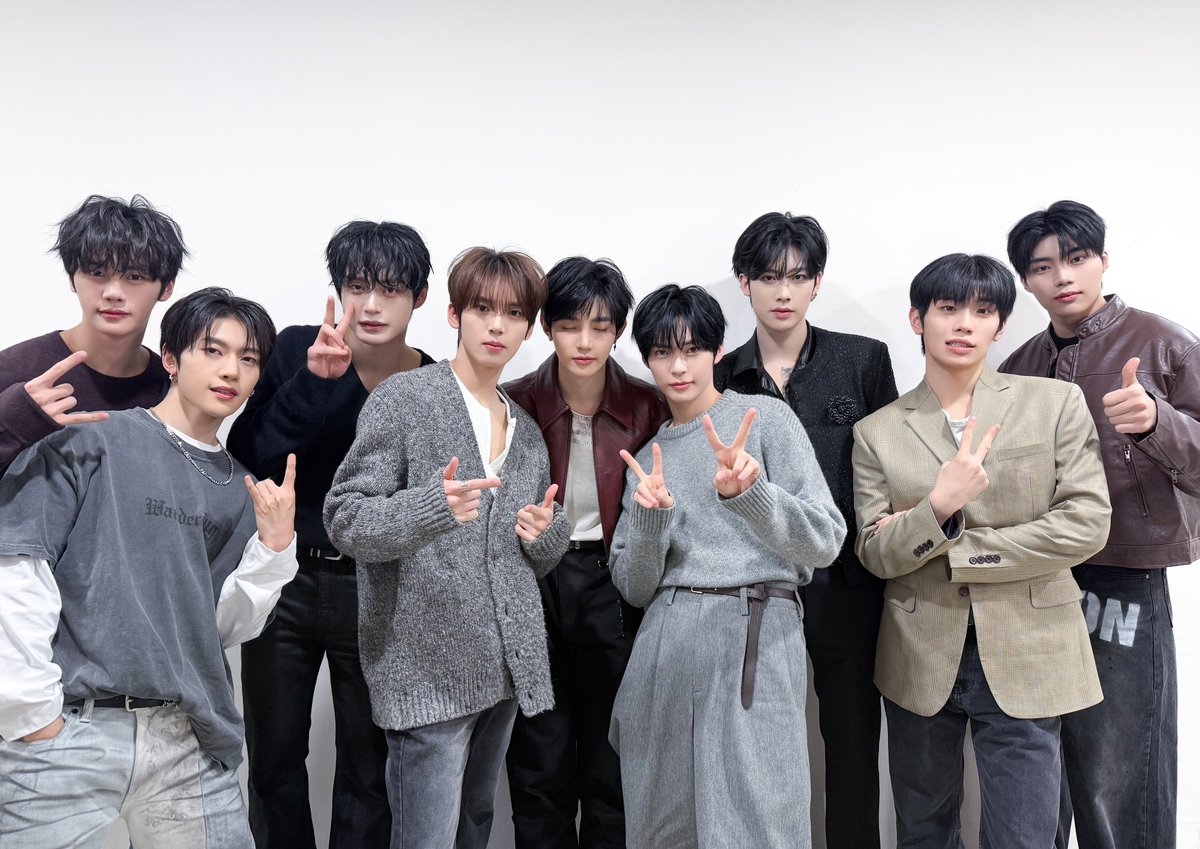 _𝗭𝗘𝗥𝗢𝗙𝗢𝗖𝗨𝗦

Q. ZB1이 겨울에 따뜻해지는 방법은?
1) ZEROSE 사랑 가득 받기💙
2) 붕어빵 먹기
3) 호떡 먹기

#ZEROBASEONE #ZB1 #제로베이스원