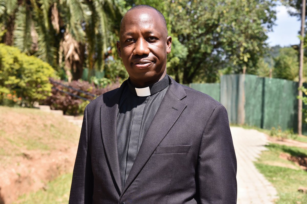 Bernardkwiri's tweet image. Rev Andrew Agaba,the director of Household is &amp;amp; community transformation @HCT_Direcorate, Church of Uganda while preaching during the #MidweekService @allsaintskla encouraged Christians to always trust in the Lord for total healing. #Sermon
