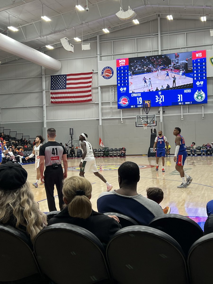 Marcus Sasser checks in for the Motor City Cruise and drills a 3 literally on his first possession