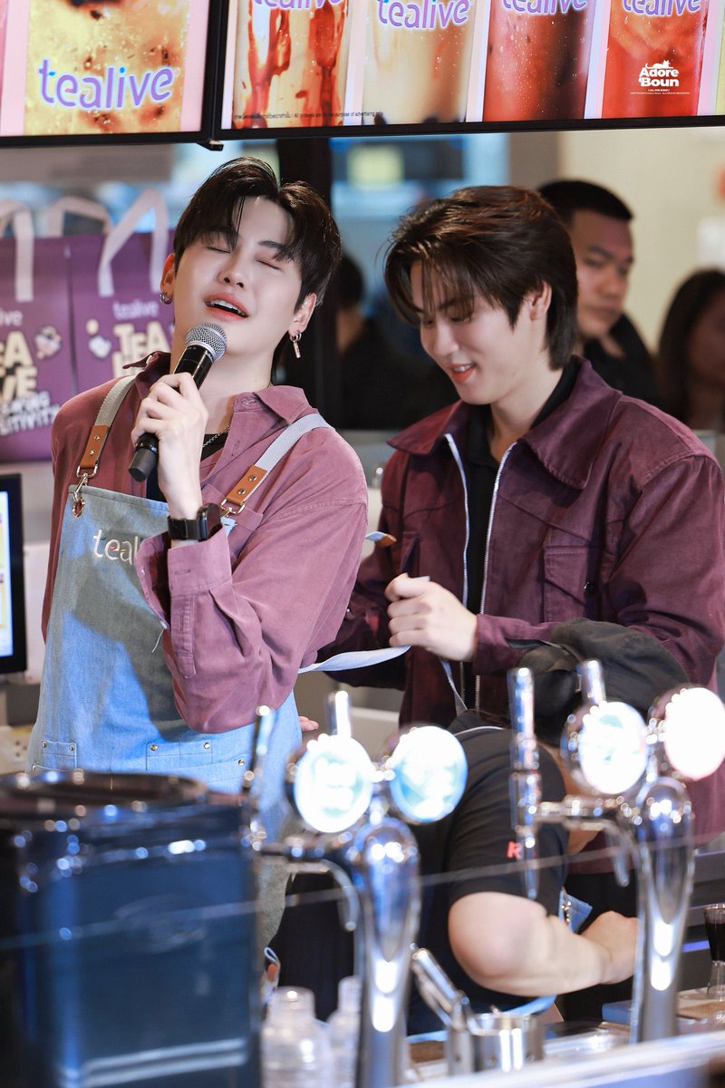Hana0641's tweet photo. I saved a lot of pictures today on my phone. Both of them are so cute today ❤️🩵🥹

BOUNPREM X TEALIVE
#TealivexBounPrem https://t.co/vr4rCSoF5d