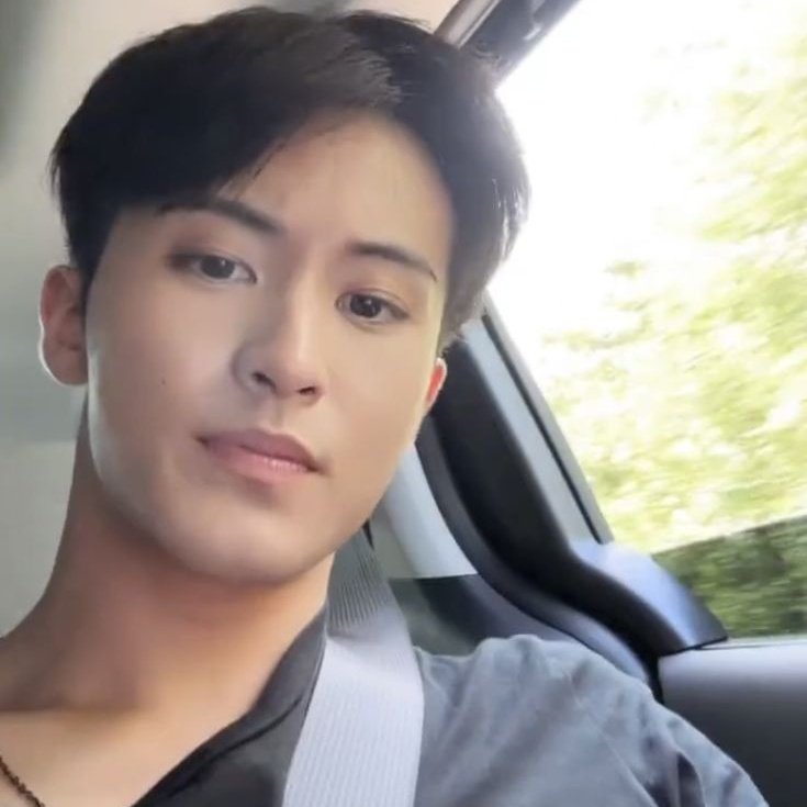 selvportrait's tweet image. 