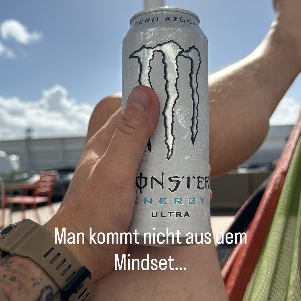 Wer ähnlichen Qualitätscontenh will: 

Instagram: @dennistheexplorer1