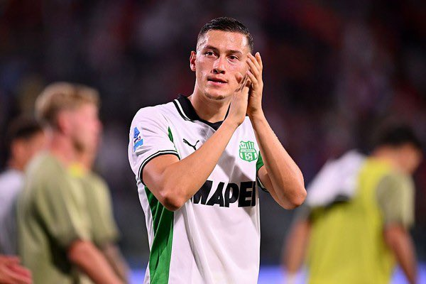 🚨 BREAKING: AC Milan are showing interest in Timnas captain Jay Idzes.

No talks with Sassuolo so far, but Milan value his growth potential and his ability to play across all three roles in a back-three. (via <a href="/Luca_Cilli/">Luca Cilli</a>)