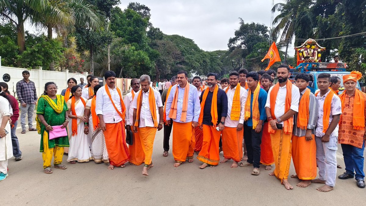 ದತ್ತ ಜಯಂತಿ ಪ್ರಯುಕ್ತ ಇಂದು ಚಿಕ್ಕಮಗಳೂರಿನಲ್ಲಿ ನಡೆದ ಬೃಹತ್ ಶೋಭಾಯಾತ್ರೆಯಲ್ಲಿ ಭಾಗವಹಿಸಲಾಯಿತು... 
#ದತ್ತಜಯಂತಿ