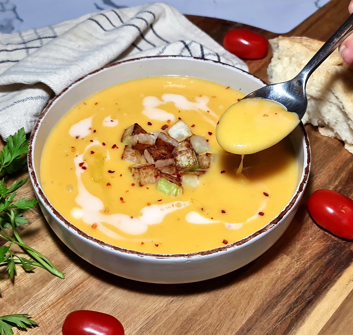 Winter Kohlrabi Soup⬇️⬇️⬇️
youtu.be/aF__OmPa5mA?si…