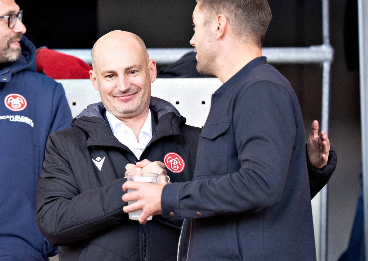 ripodsten's tweet image. AaB's sportschef John Møller er en glad mand. Han har nemlig ansat en ny chef til klubbens akademi og givet en klublegende en ny rolle. Du kan høre fra alle tre i den udgave af Ripodsten, som ligger klar i Nordjyske app.