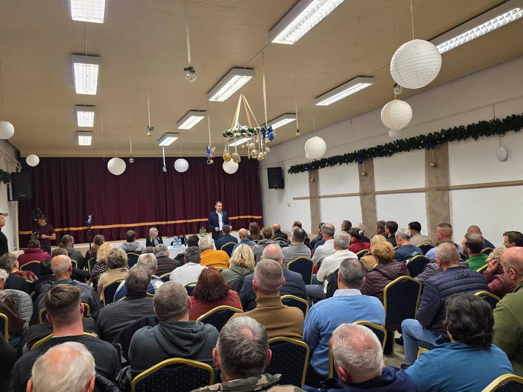 Toroczkai László tweet media