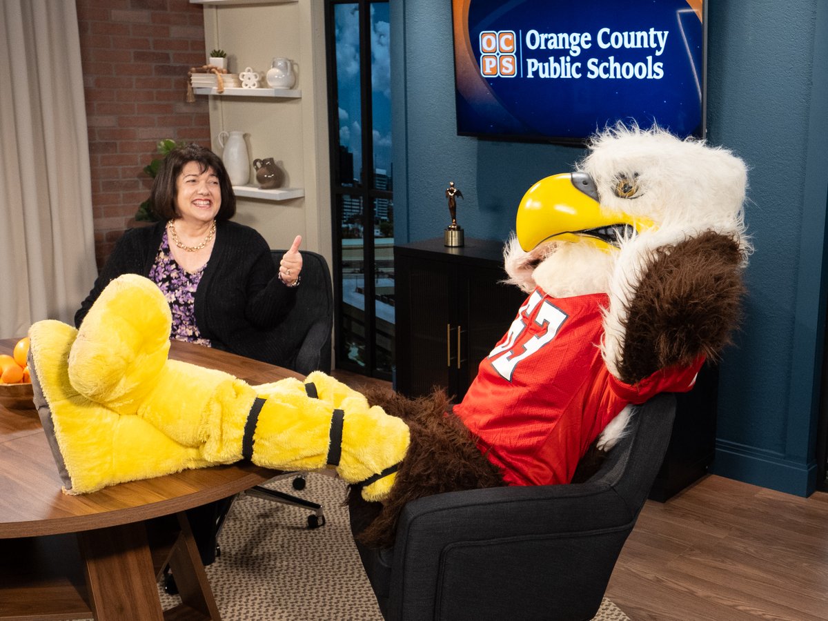 maria_f_vazquez's tweet photo. Look who flew in!
Thank you to Edgewater High for stopping by ahead of Mascot Monday next week! So much fun! #OCPSWeek https://t.co/Nzk8OBw11e