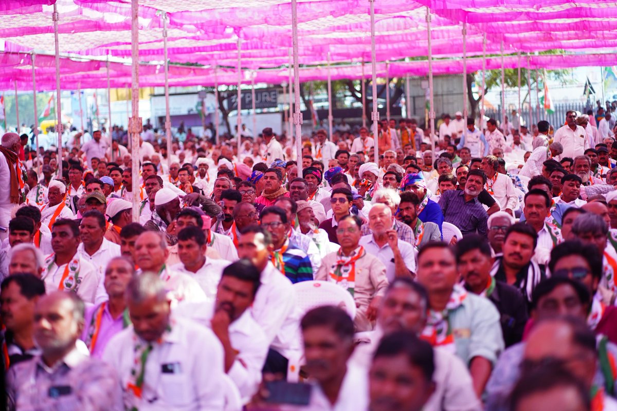 BharatSolankee's tweet photo. જન આક્રોશ યાત્રા — પરિવર્તનનો શંખનાદ

આજે બેચરાજી ખાતે યોજાયેલી જન આક્રોશ સભાને સંબોધન કર્યું.

જનતાના પ્રશ્નો, આશાઓ અને પરિવર્તનના સંકલ્પને વધુ મજબૂત બનાવતું આ જંગી જનસમર્થન
યાત્રાની શક્તિ અને દિશા બંને નિર્ધારિત કરે છે.

#JanAakroshYatra https://t.co/wKF5LaM89J