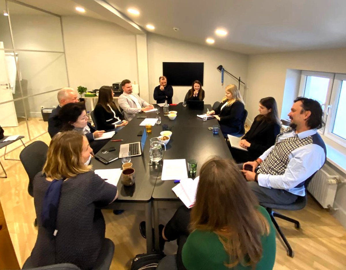 PatverumsDM's tweet image. Šodien, 3. decembrī, @UNHCR_NE Rīgas birojā notika tikšanās ar @UNHCR_NE , @EiropasKomisija un @IeM_gov_lv  pārstāvjiem par patvēruma un migrācijas pakta ieviešanu Latvijā.

Piedalījās @PatverumsDM, @GPBegliem, Latvijas Sarkanais krusts, @LCC_LCHR, @BHRS_LV, @providus, @IOMLatvia