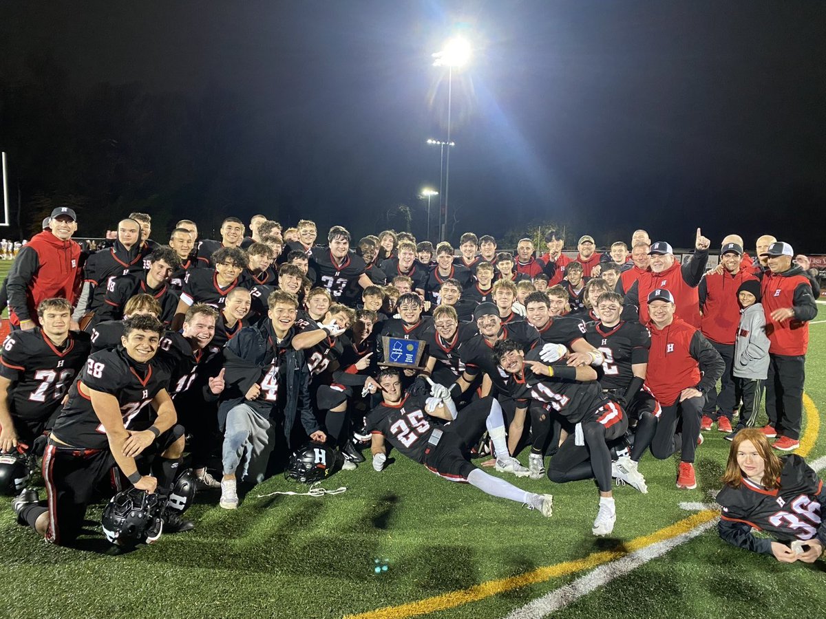 c_flanagan21's tweet image. Junior year highlights
Great season with a sectional championship, share of the continental conference, and all conference linebacker. Finished the season with 154 tackles, 4 TFL’s, 1 sack, and 1 interception. hudl.com/v/2TJa8v